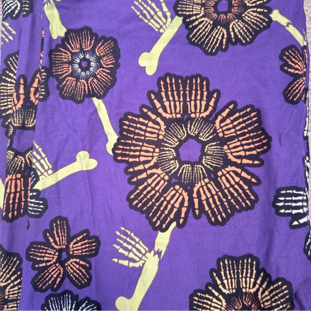 LuLaRoe Tall & Curvy Leggings – Purple Skeleton Hand Floral Print - Picture 2 of 3